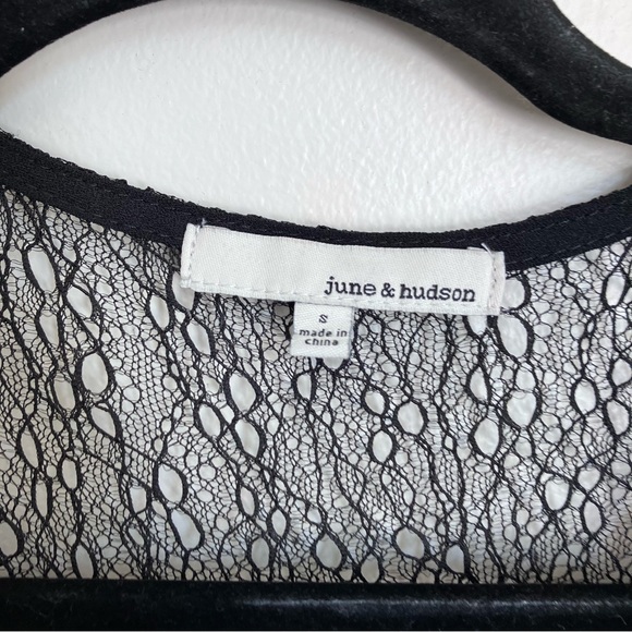 June & Hudson Wrap top with Lace - Picture 3 of 7